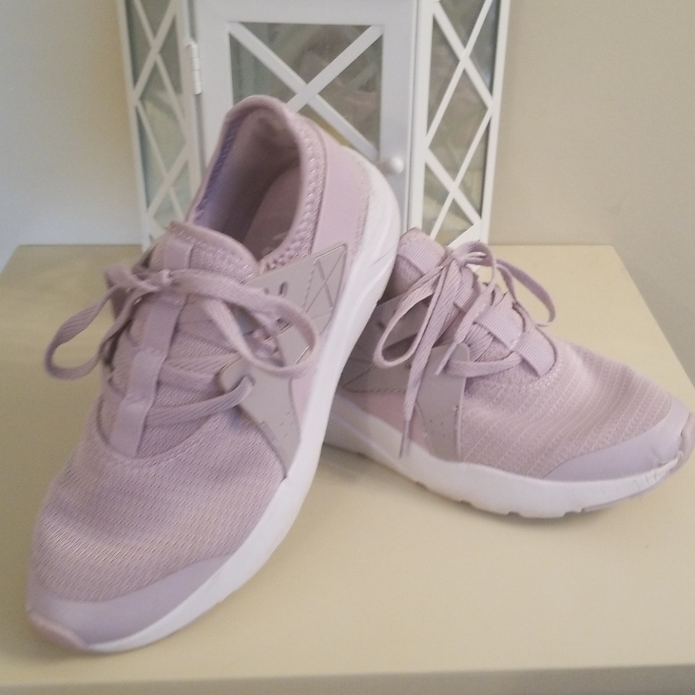 AVIA Women's Caged Mesh Athletic Shoe LAVENDER